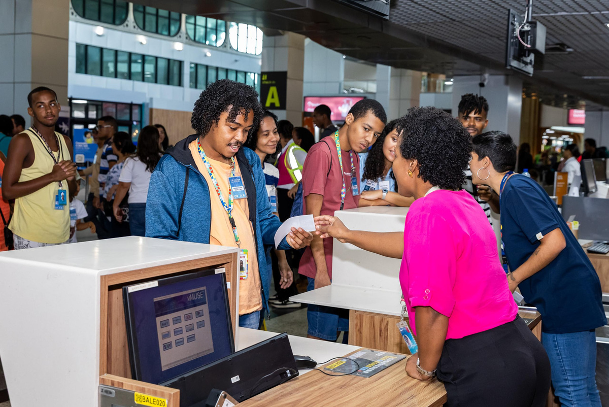 Aeroporto de Salvador promove visita guiada para crianças e jovens com TEA