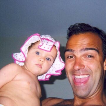 Filha de Tadeu Schmidt homenageia o pai após fala emocionante no BBB 26: “Você é gigante, Papi”