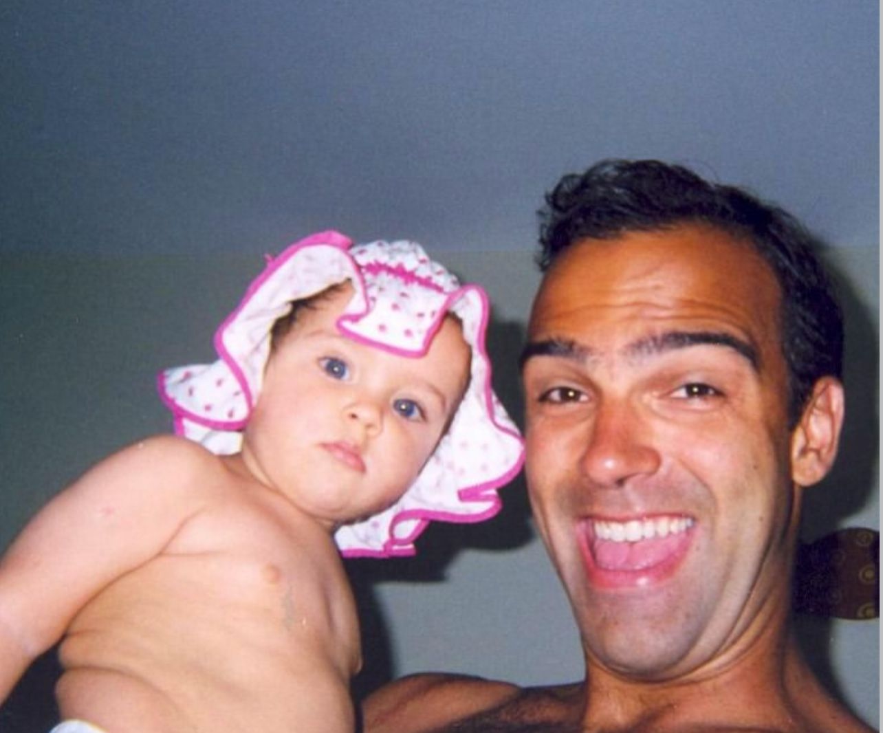 Filha de Tadeu Schmidt homenageia o pai após fala emocionante no BBB 26: “Você é gigante”