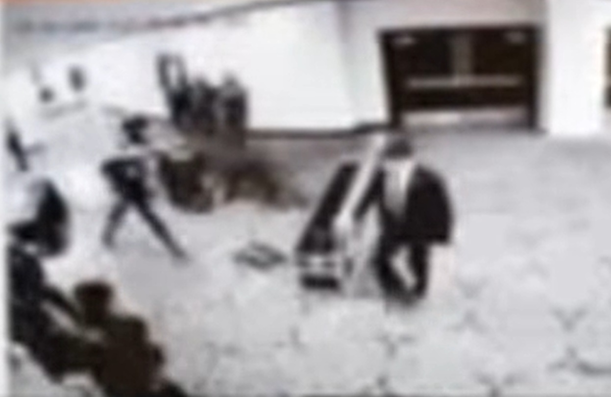 Vídeo mostra homem fugindo da segurança em evento de Trump com jornalistas; veja