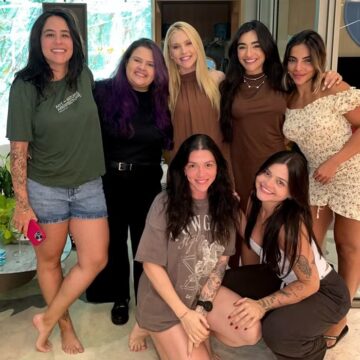 Virginia faz tatuagem em homenagem à Espanha; veja