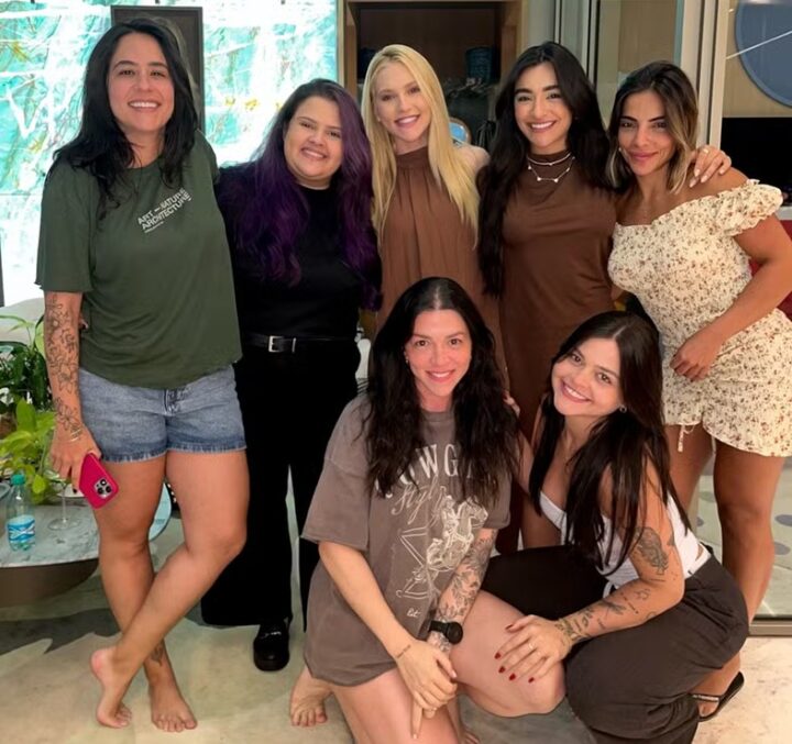 Virginia faz tatuagem em homenagem à Espanha; veja