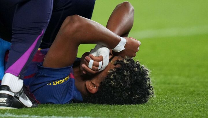 Yamal se machuca ao bater pênalti, deixa jogo do Barcelona e vira preocupação