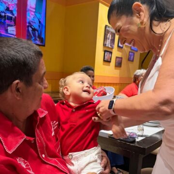 Zeca Pagodinho reúne famosos em tradicional feijoada de São Jorge no Rio