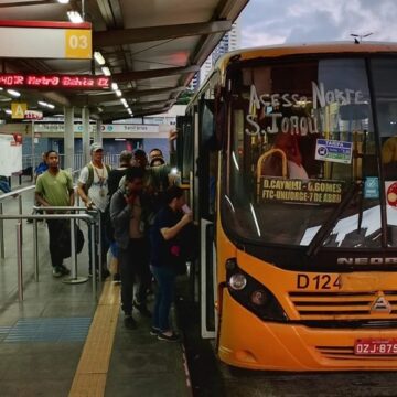 Rodoviários suspendem greve em Salvador e ônibus devem voltar gradativamente às ruas