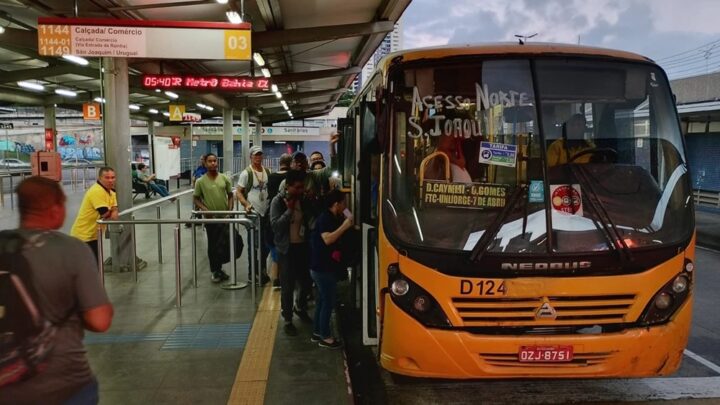 Rodoviários suspendem greve em Salvador e ônibus devem voltar gradativamente às ruas