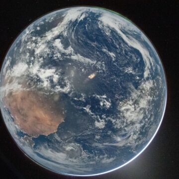 Fotos inéditas da Artemis II mostram Terra, Lua e interior da cápsula Orion