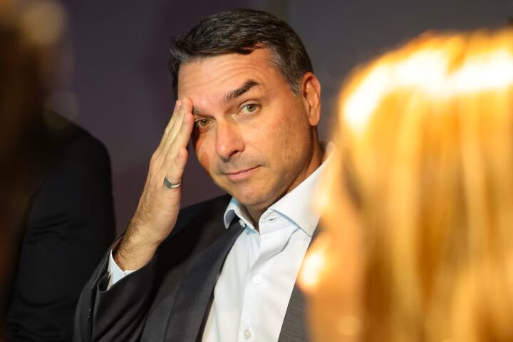Direita reage a áudios entre Flávio Bolsonaro e Daniel Vorcaro; partido pede cassação