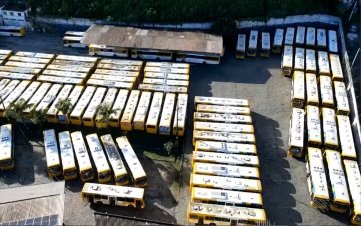 Greve de ônibus em Salvador começa com atrasos, pontos lotados e frota reduzida
