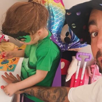 Vídeo: Pedro Scooby mostra unhas pintadas pela filha caçula antes de reunião