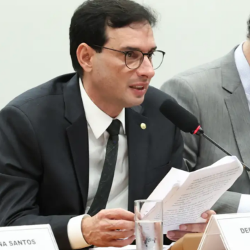 Léo Prates, relator da PEC do fim da 6×1, propõe folga aos domingos