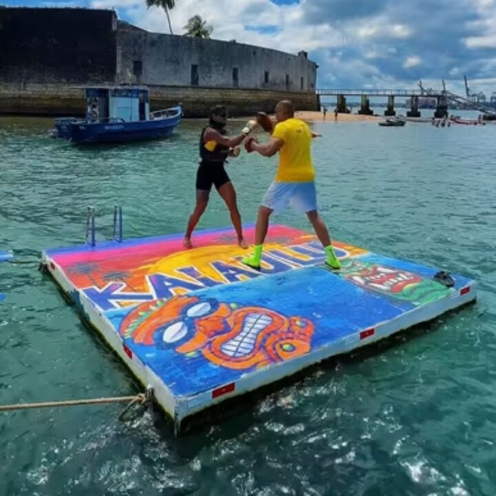 Boxe e canoa havaiana: treino diferente ganha espaço nas praias de Salvador