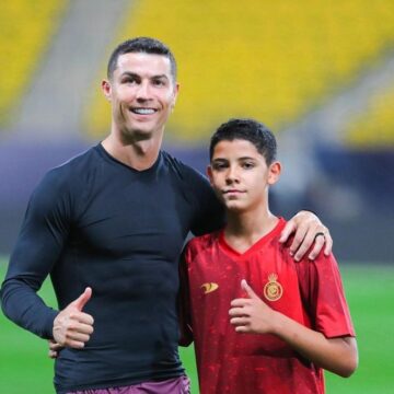 Filho de Cristiano Ronaldo impressiona ao marcar gol de cabeça durante partida da seleção portuguesa de base
