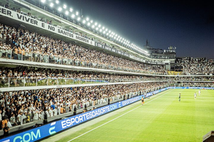 Santos vende ingressos a R$ 5 para criar caldeirão em jogo contra o Vitória