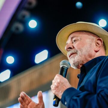 Presidente Lula passa pela segunda aplicação de radioterapia no couro cabeludo
