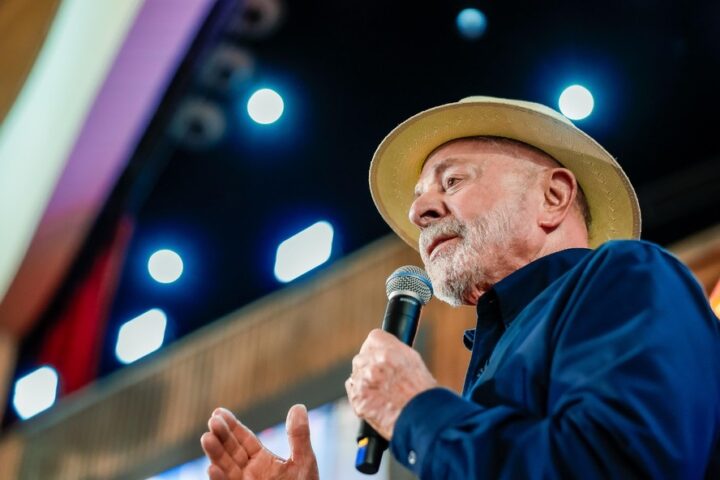 Presidente Lula passa pela segunda aplicação de radioterapia no couro cabeludo