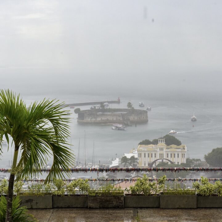 Inmet emite alerta amarelo de chuvas intensas para Salvador e mais 87 cidades da Bahia