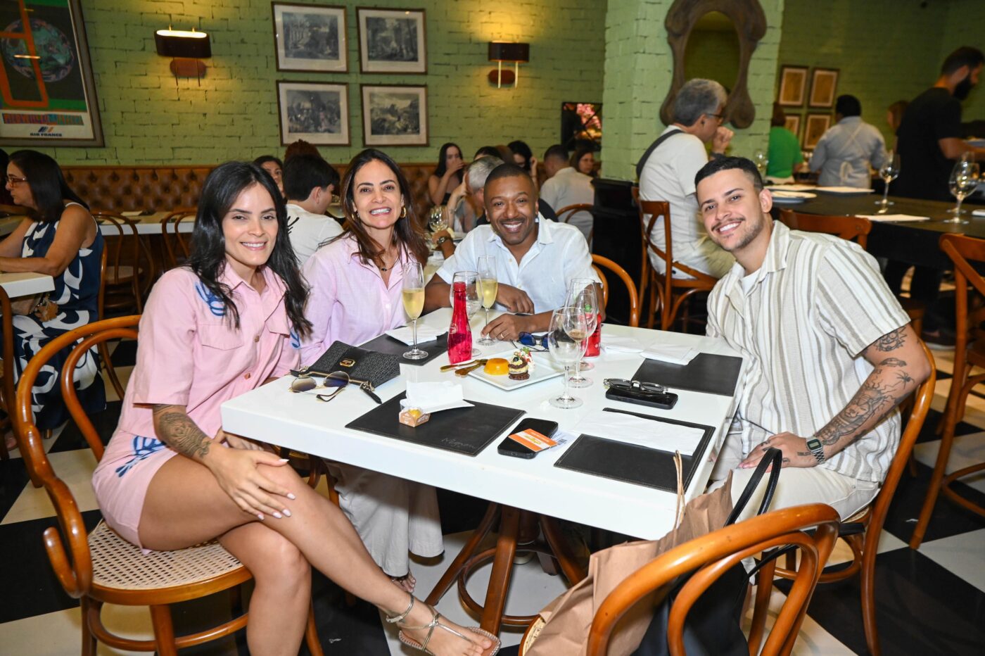 Ângela Caroline, Gabriela Oliveira, Carlos Bina e Gabriel Thiengo