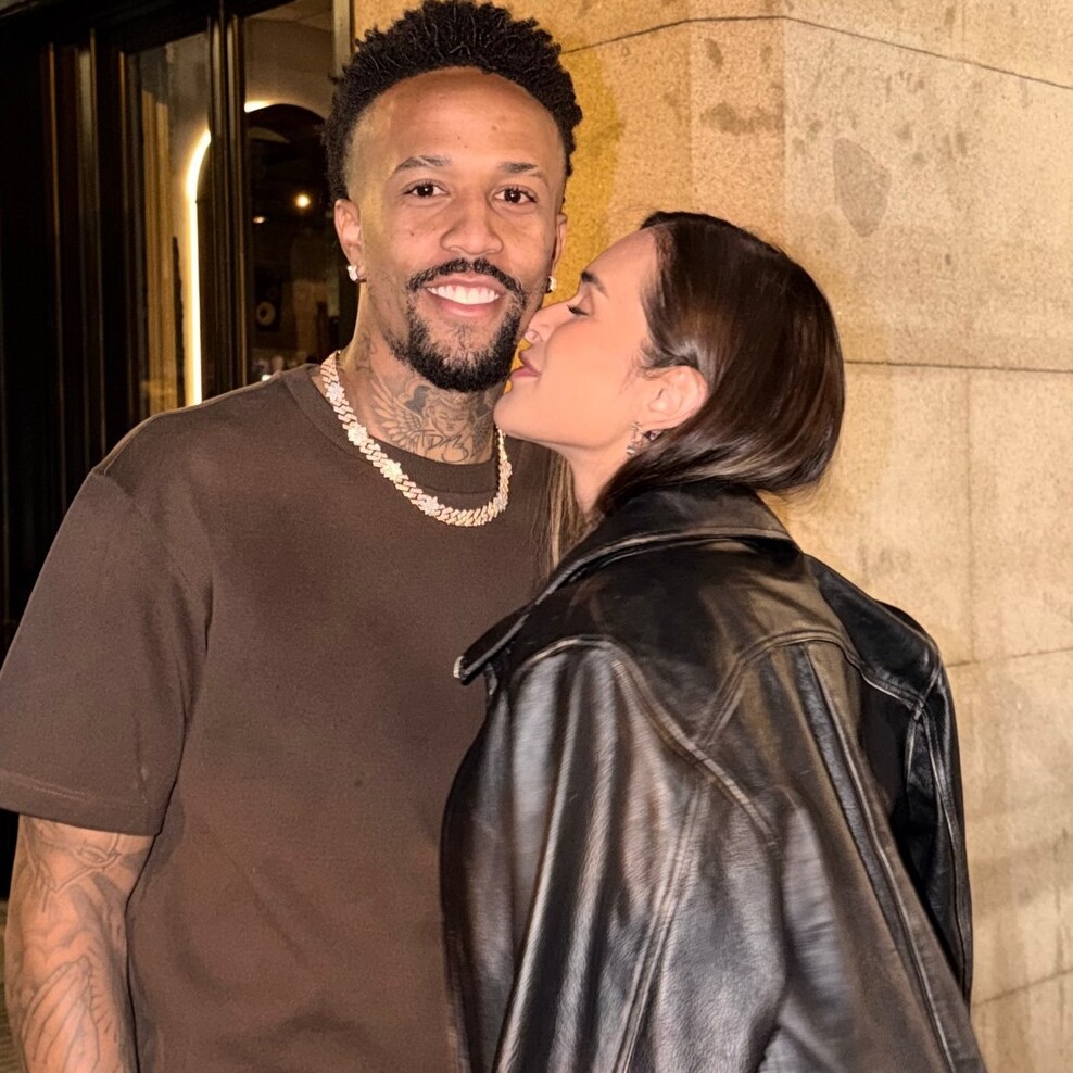 Fora da Copa, Éder Militão curte noite romântica com a esposa no dia da convocação