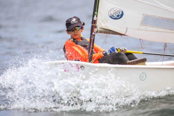Velejador baiano de 13 anos vai representar o Brasil em campeonato de vela no Canadá