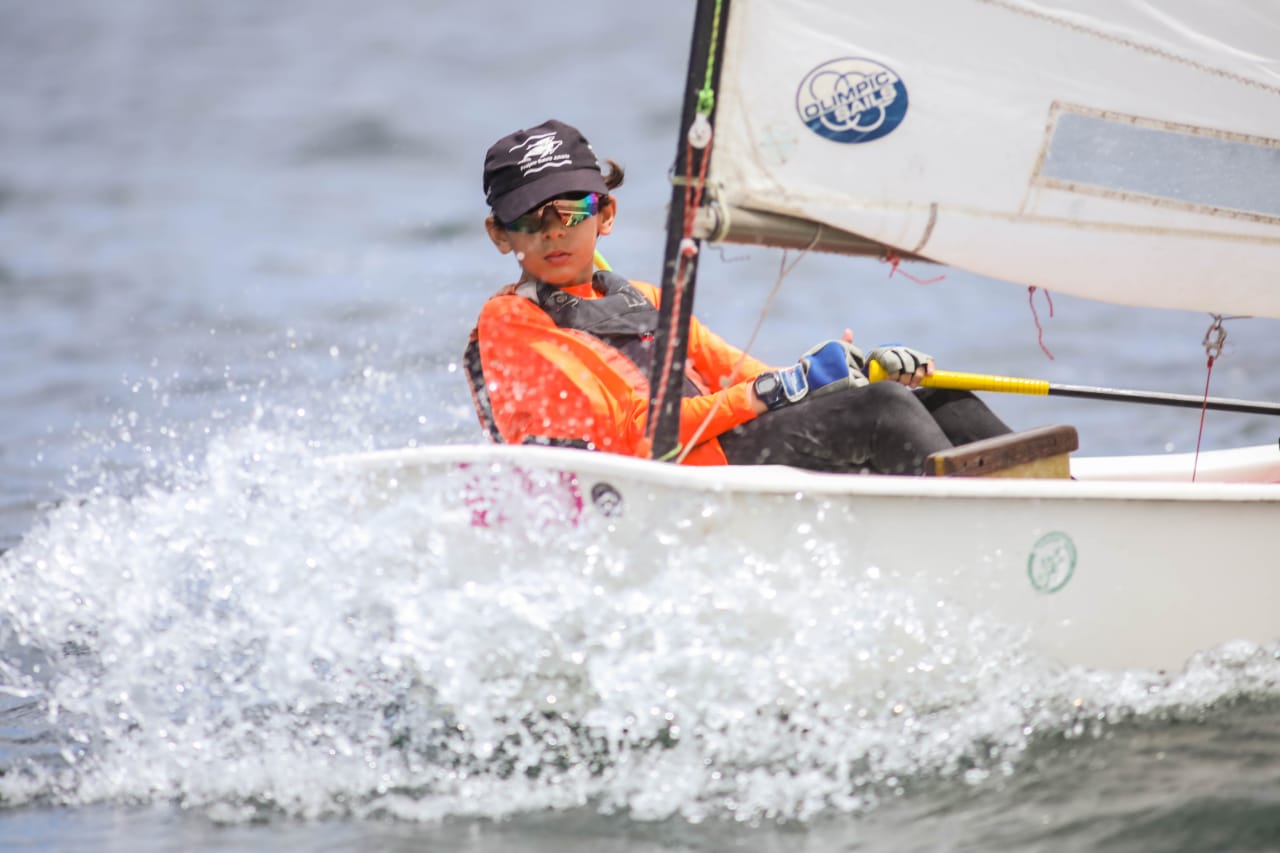 Velejador baiano de 13 anos vai representar o Brasil em campeonato de vela no Canadá