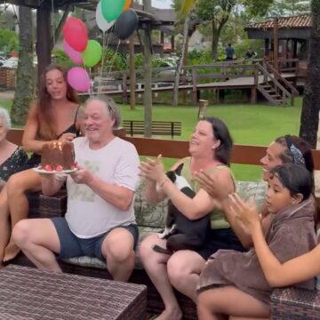 Ernani Moraes celebra 70 anos em Itacaré, na Bahia, e compartilha clima de festa nas redes