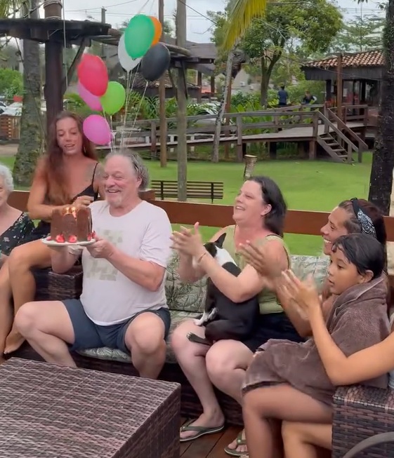 Ernani Moraes celebra 70 anos em Itacaré, na Bahia, e compartilha clima de festa nas redes