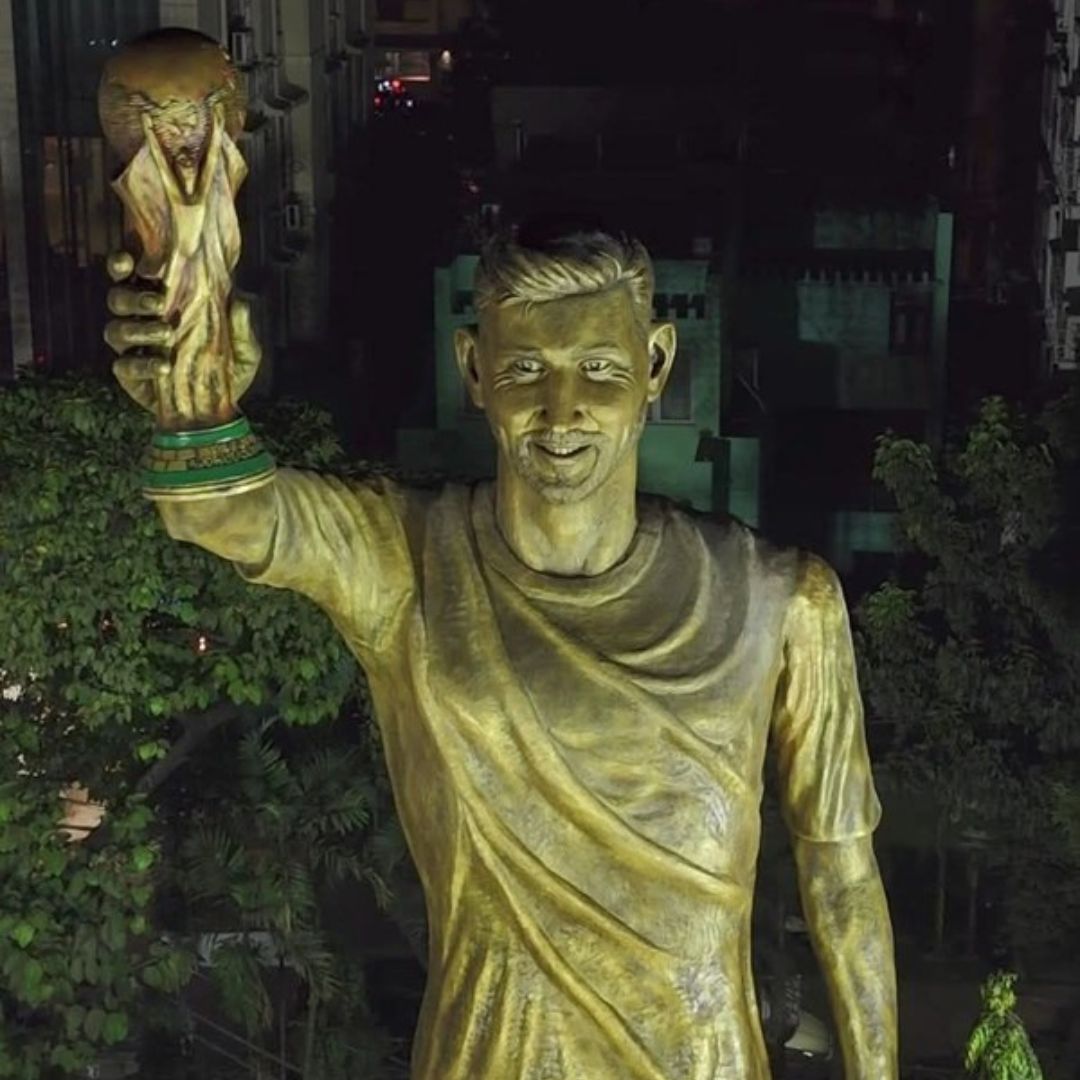 Estátua gigante de Messi na Índia será removida após risco estrutural