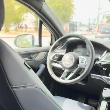 “Aventura em Los Angeles”: Flora Gil compartilha corrida em carro automatizado com Gilberto Gil