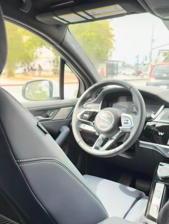 “Aventura em Los Angeles”: Flora Gil compartilha corrida em carro automatizado com Gilberto Gil