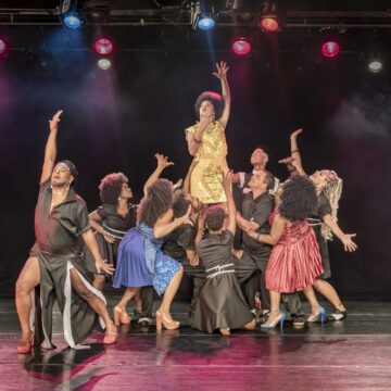 Musical que homenageia Elza Soares promove sessão para mulheres em vulnerabilidade em Salvador