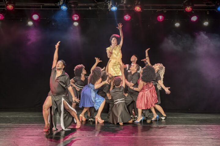 Musical que homenageia Elza Soares promove sessão para mulheres em vulnerabilidade em Salvador