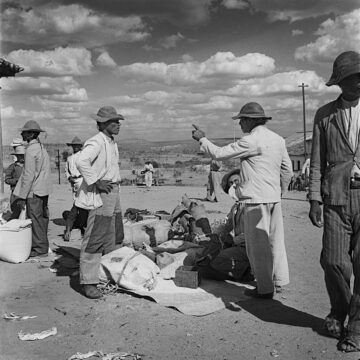 Caravana Verger refaz caminhos do fotógrafo e leva imagens às comunidades retratadas