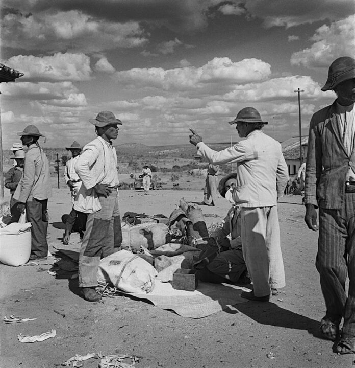 Caravana Verger refaz caminhos do fotógrafo e leva imagens às comunidades retratadas
