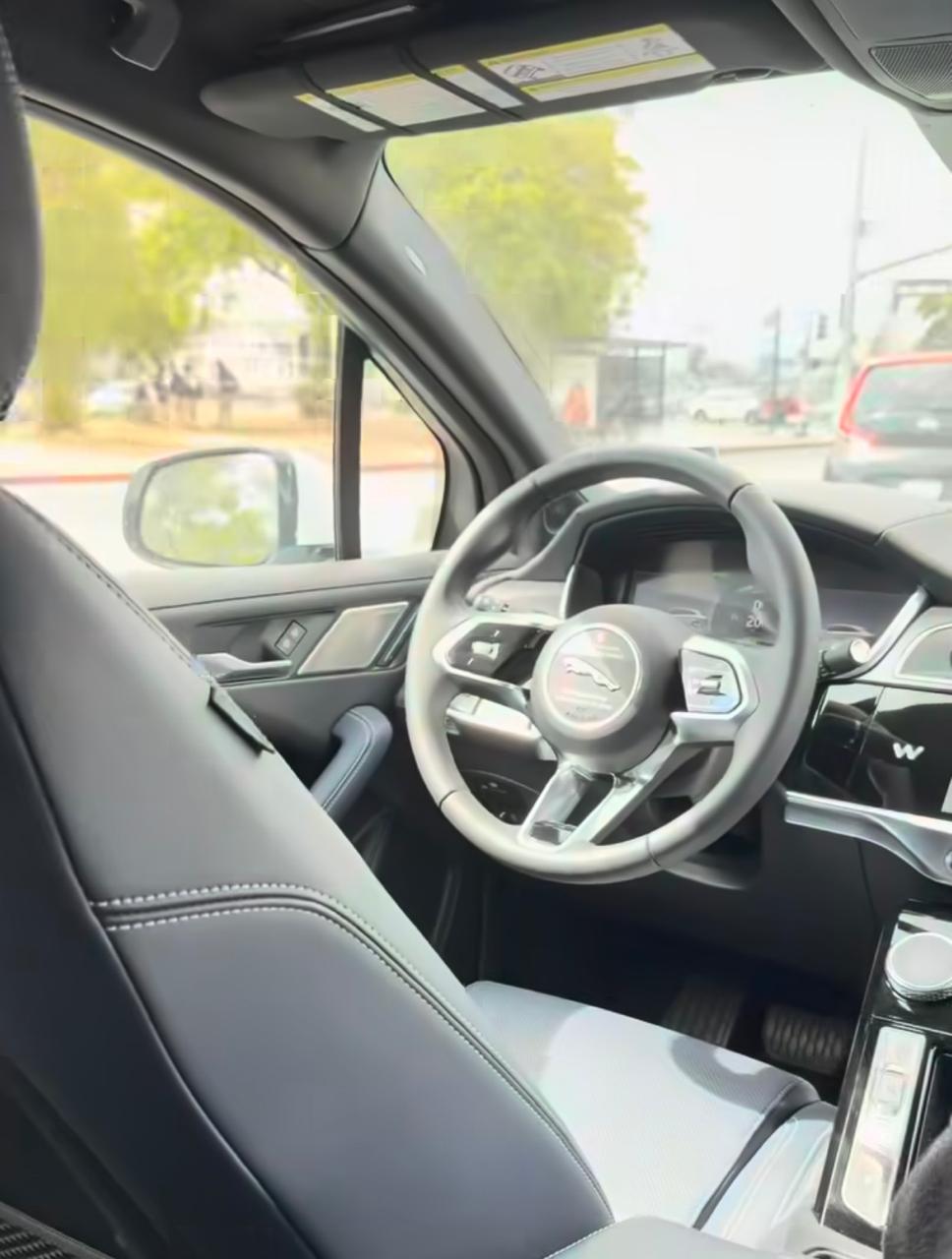 “Aventura em Los Angeles”: Flora Gil compartilha corrida em carro automatizado com Gilberto Gil