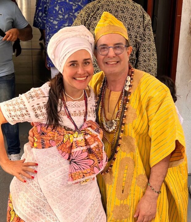 Em Salvador, Alessandra Negrini visita terreiro de candomblé