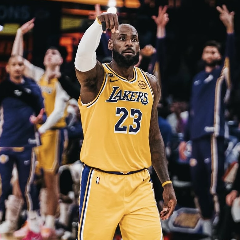 Aposentadoria? LeBron James faz mistério sobre futuro na NBA após eliminação dos Lakers