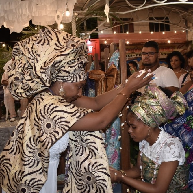 Homenagens do Bembé do Mercado celebram maior candomblé a céu aberto do mundo na Bahia; confira a programação