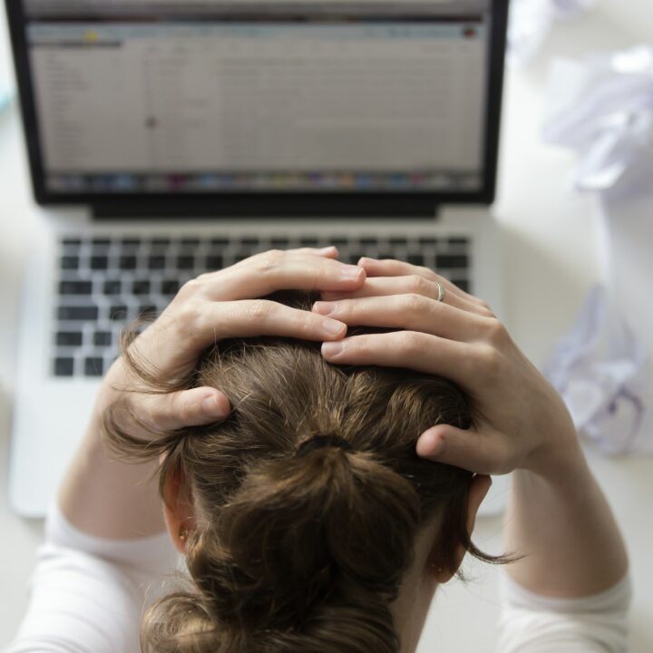 Nova norma trabalhista sobre saúde mental nas empresas entra em vigor nesta terça (26); veja o que muda