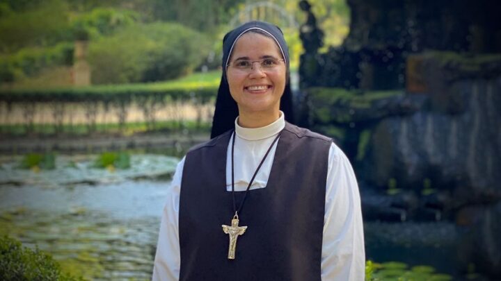 Freira baiana morre afogada na Itália após salvar religiosas durante momento de lazer na praia