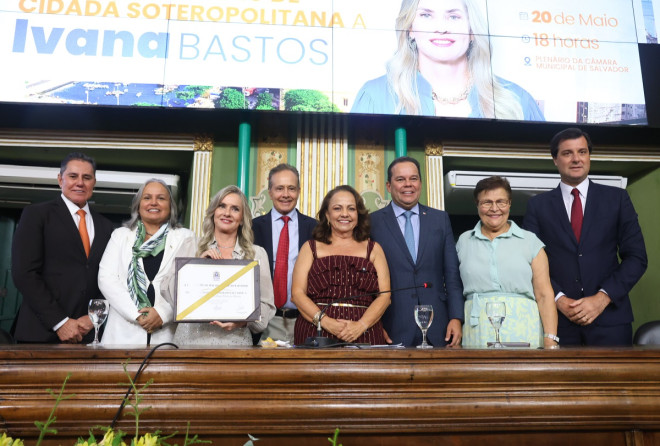Presidente da ALBA recebe título de cidadã de Salvador em sessão marcada por emoção