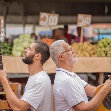 João Mendes e Roberto Mendes se encontram em show de samba de roda em Salvador