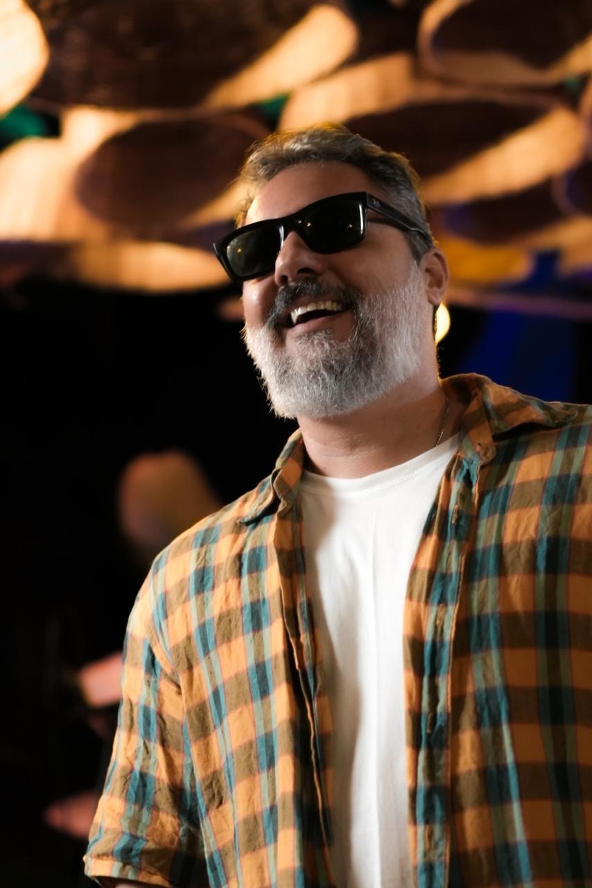 Cantor LUTTE estreia projeto “Pra Forreguear” em Salvador com mistura de reggae e forró