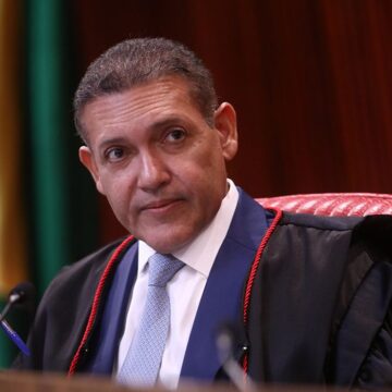Nunes Marques toma posse na presidência do TSE nesta terça (12) e comandará eleições de 2026