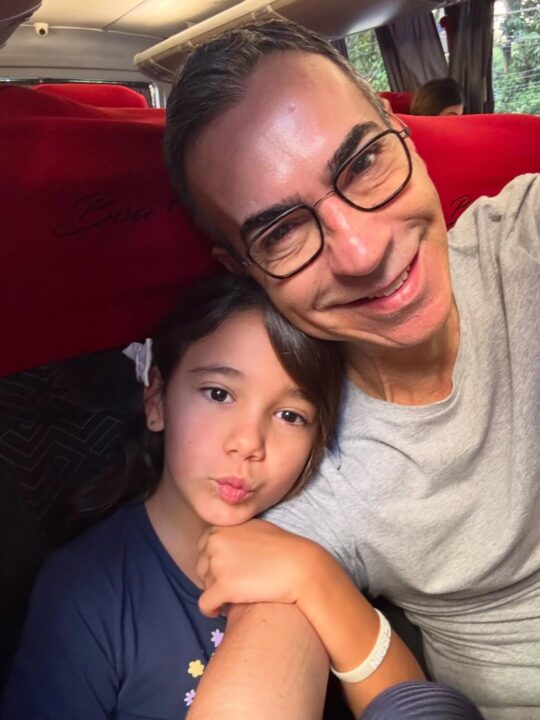 César Tralli ganha presente fofo da filha Manu; veja
