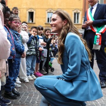 Kate Middleton faz primeira viagem internacional após diagnóstico de câncer