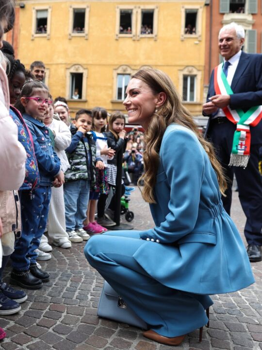 Kate Middleton faz primeira viagem internacional após diagnóstico de câncer