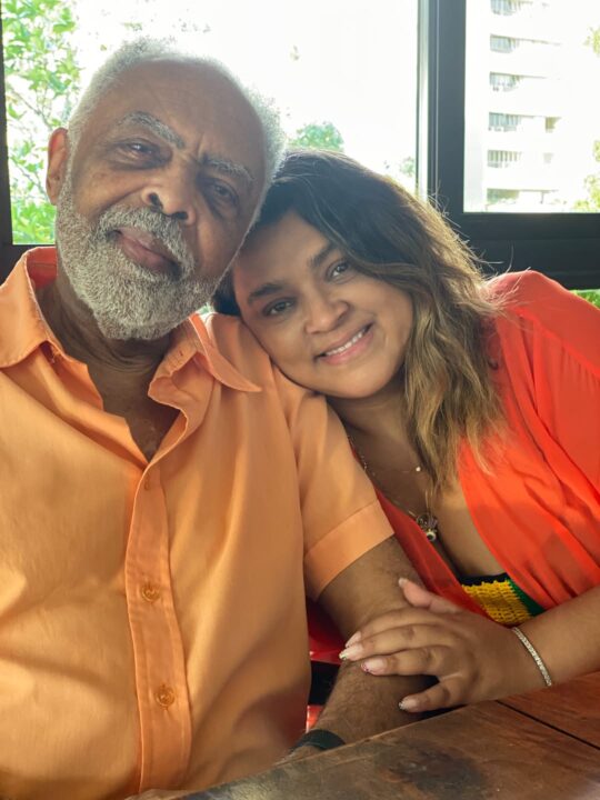 Gilberto Gil compartilha registro com a filha Preta e web reage: “Ainda não consigo acreditar”