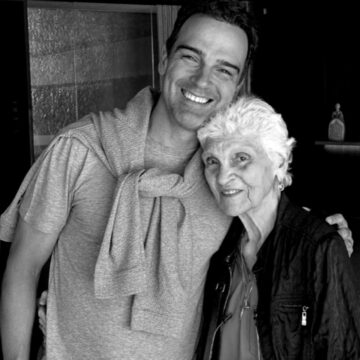 Tadeu Schmidt recebe apoio após morte da mãe, dona Janira