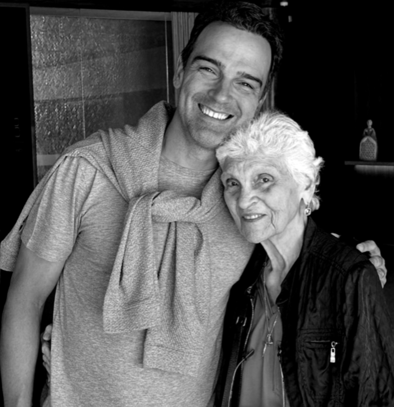 Tadeu Schmidt recebe apoio após morte da mãe, dona Janira